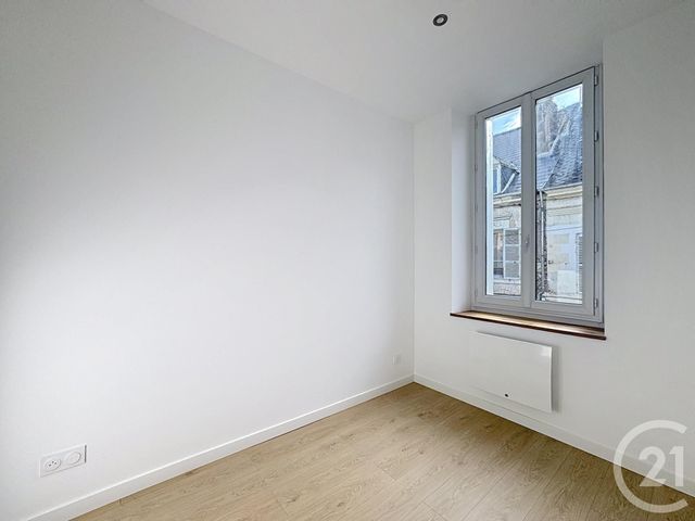 Appartement à louer - 3 pièces - 40 m2 - Romorantin Lanthenay - 41 - CENTRE