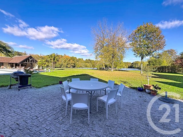 Maison à vendre - 24 pièces - 869,70 m2 - 18 - CENTRE